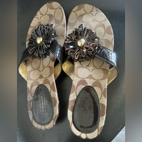 COACH SKYE PATENT SIGNAURE C KHAKI  CHESTNUT THONG SLIPPER  8 /M - Picture 4 of 13